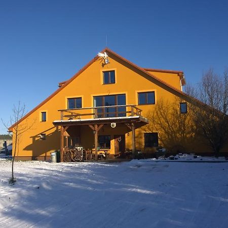 Penzion Eqilon Hotel Mělník Buitenkant foto