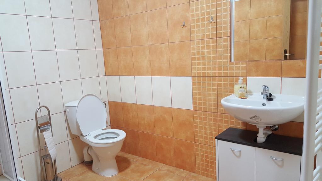 Penzion Eqilon Hotel Mělník Buitenkant foto