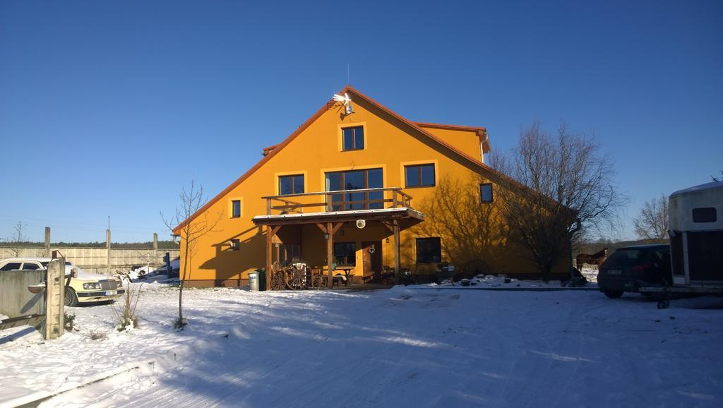 Penzion Eqilon Hotel Mělník Buitenkant foto