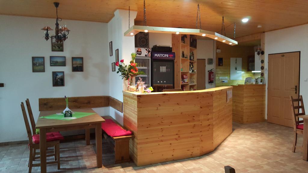 Penzion Eqilon Hotel Mělník Buitenkant foto