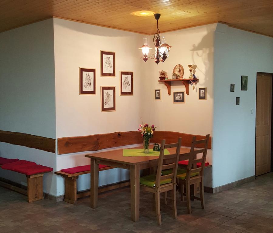 Penzion Eqilon Hotel Mělník Buitenkant foto