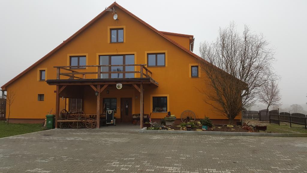 Penzion Eqilon Hotel Mělník Buitenkant foto