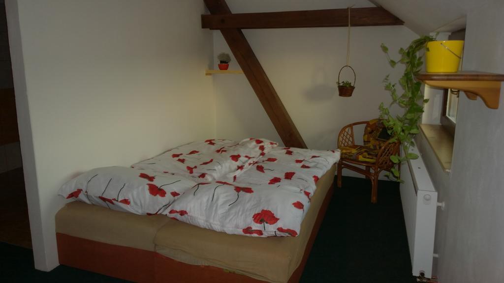 Penzion Eqilon Hotel Mělník Buitenkant foto
