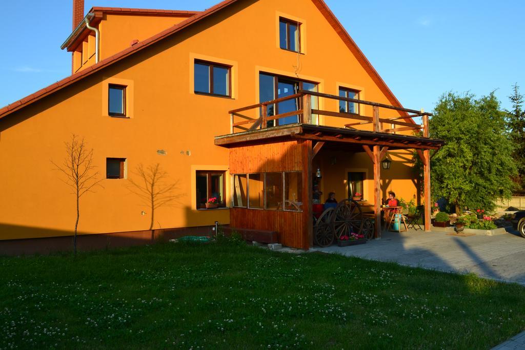 Penzion Eqilon Hotel Mělník Buitenkant foto