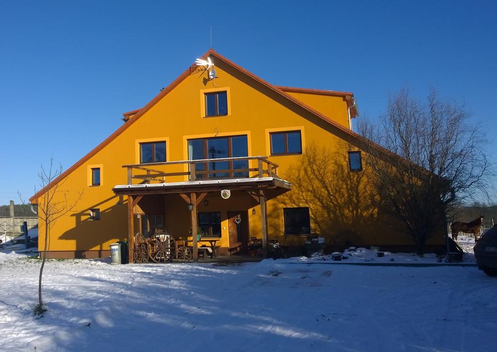 Penzion Eqilon Hotel Mělník Buitenkant foto